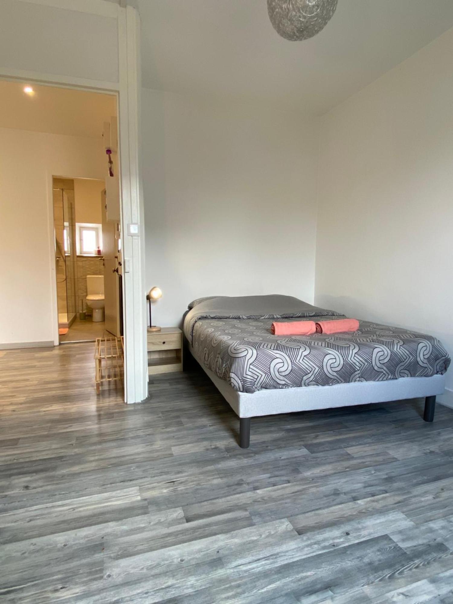 Verger - Parking Gratuit - Calme Chambery Bagian luar foto